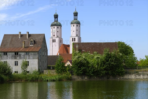 Parish Church of St. Emmeram with the city pond