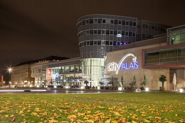 Mercatorhalle and CityPalais at night