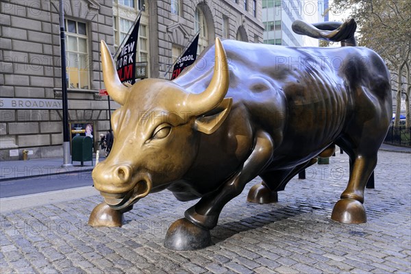 Bull in front of stock exchange