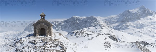 Stone chapel next to the Simonyhutte hut