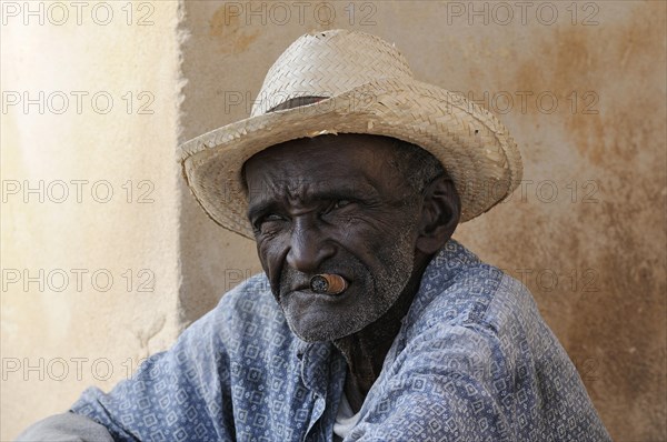 Man with cigar and straw hat