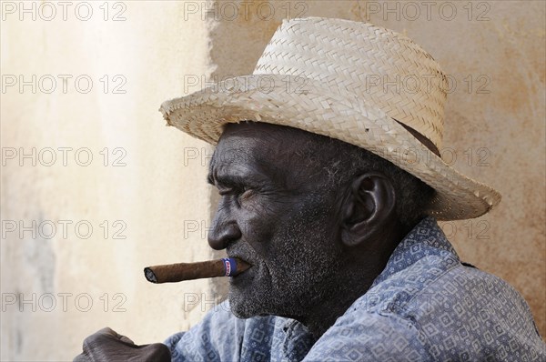 Man with cigar and straw hat