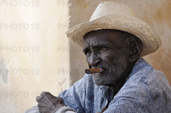 Man with cigar and straw hat