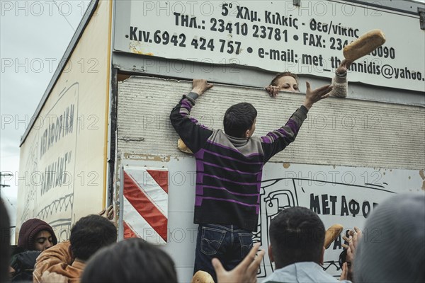 Distribution of food by Greek volunteers