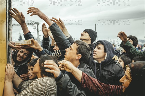 Distribution of food by Greek volunteers