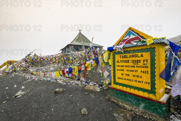 The milestone on top of Taglang La