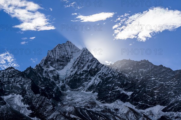 Sun rising up over Kangtega mountain