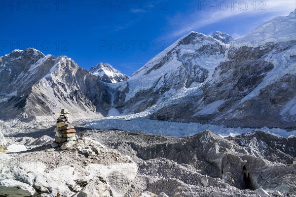 View across the Kumbhu Glacier towards the Kumbhu Icefall