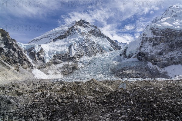 View across the Kumbhu Glacier towards the Kumbhu Icefall