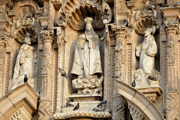 Statues on the facade of the church Iglesia de San Francisco