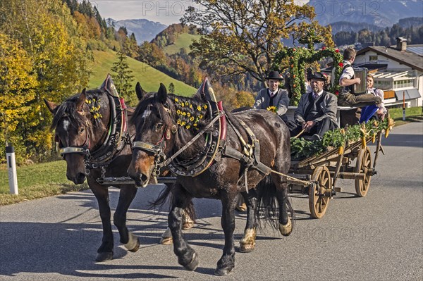 Leonhardiritt procession