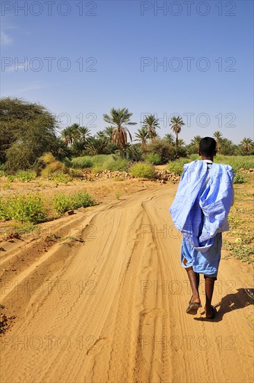 Man wearing a blue boubou