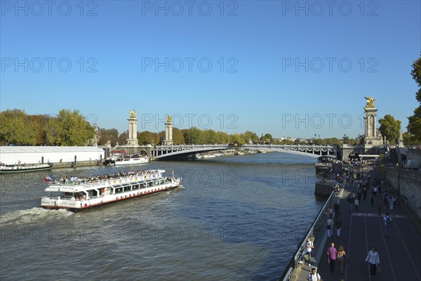 Bateaux Mouches on the Seine in front of Pont Alexandre III