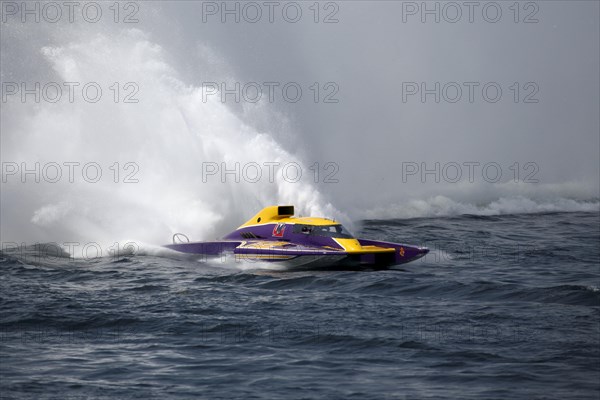 Hydroplane racing on the Saint Lawrence River