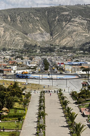 Equator square and Avenue Equinoccial