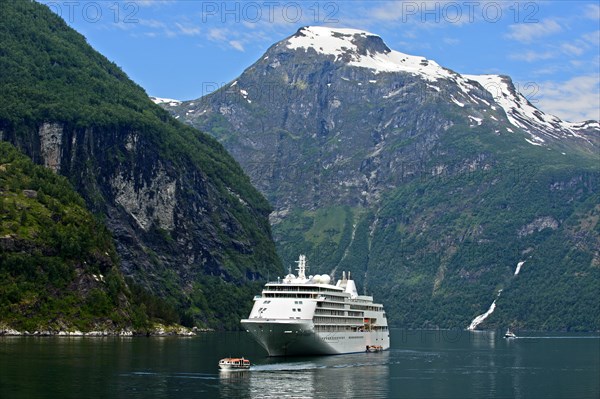 Cruise ship Silver Whisper and shuttle boat in Geiranger
