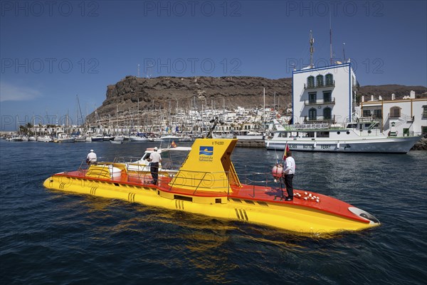 The Yellow Submarine off the marina