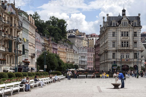 Vridelni housing row