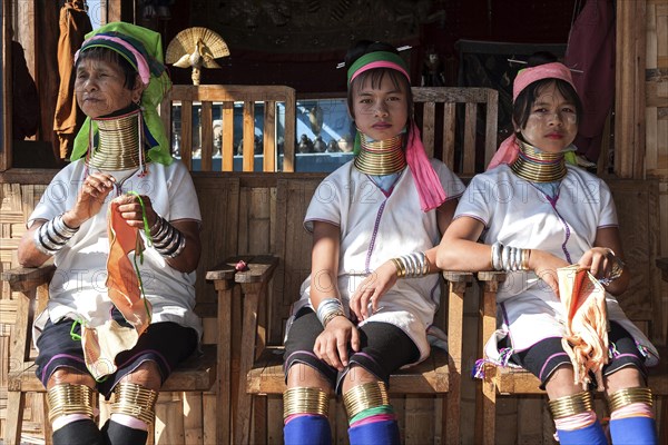 Women of the ethnic group of Padaung with necklaces and traditional dress