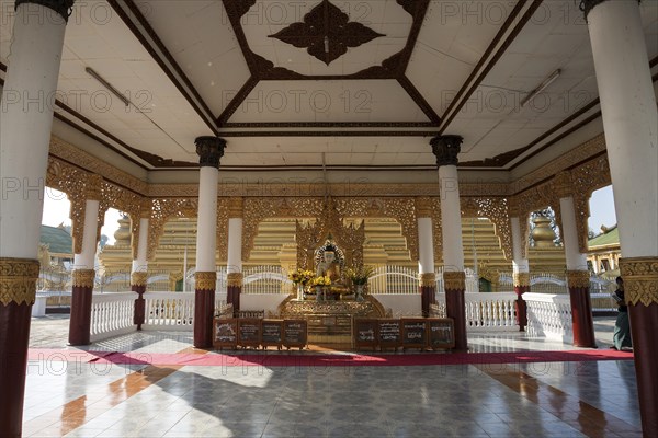 Buddha statue at the Maha Lawka Marazein Pagoda