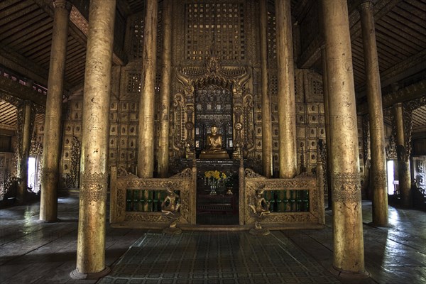 Gilded wooden pillars