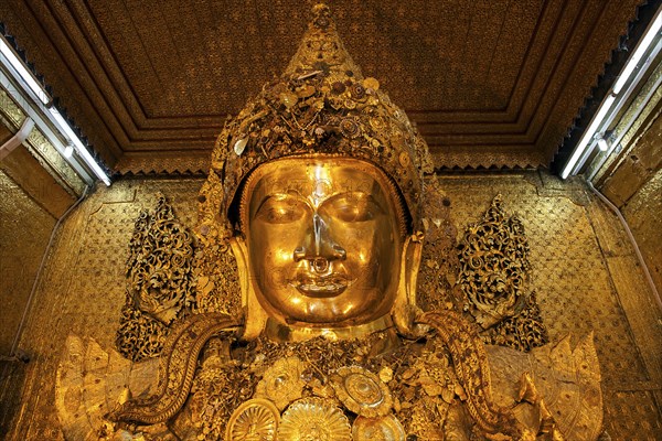 Mahamuni Buddha statue