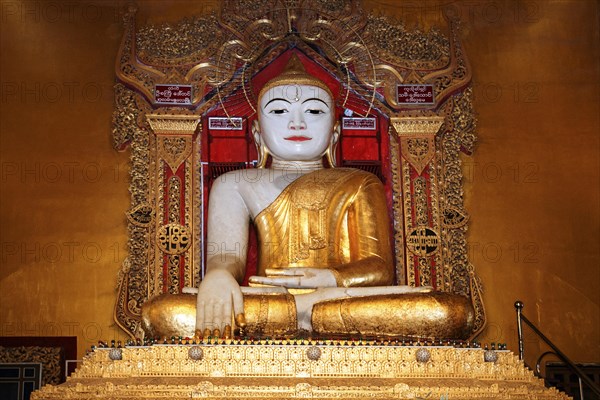 Buddha statue in the Kyauktawgyi Pagoda