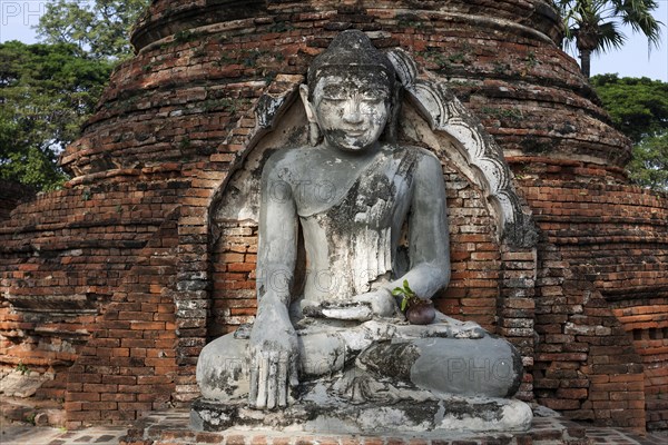 Buddha statue at the Yadana See Mee Pagoda
