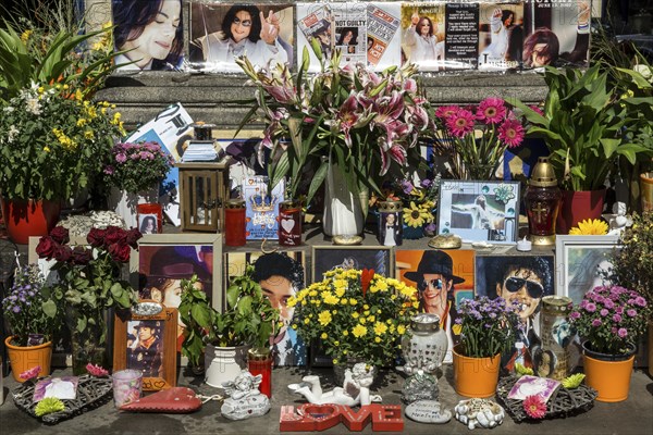 Memorial to Michael Jackson at the monument of Orlando di Lasso