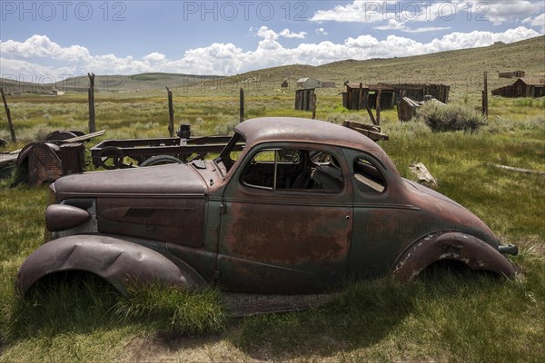 Rusted old car built in the 30s