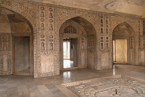Stone and glass inlays in the marble pavilion Khas Mahal