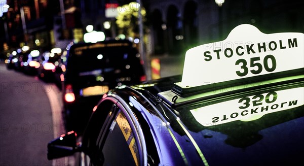 Roof sign of a taxi at the end of the queue