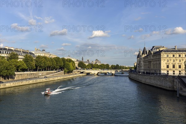 View from Pont Neuf across the Seine towards the Conciergerie