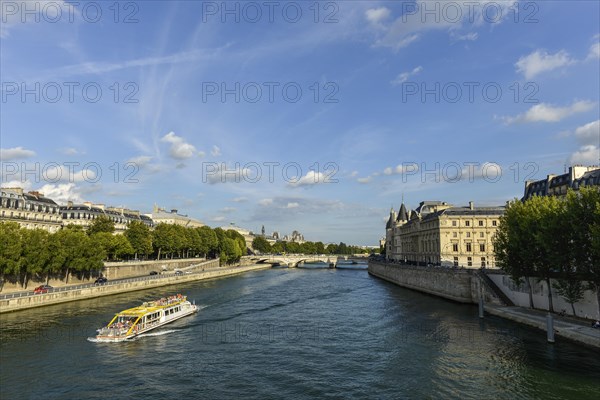 View from Pont Neuf across the Seine towards the Conciergerie