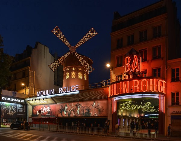 Moulin Rouge at night