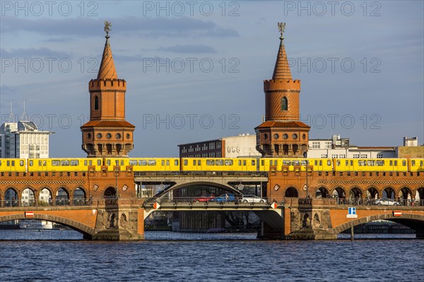 Oberbaum bridge over the river Spree