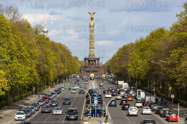 Strasse des 17. Juni and Victory Column