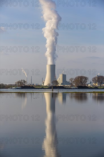 Cooling tower of the Duisburg Walsum coal power plant