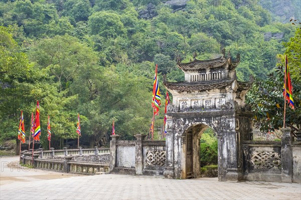 Dinh Tien Hoang Temple gate