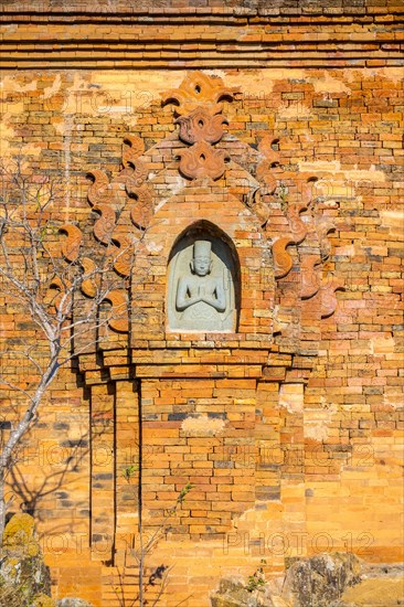 Bas-relief on the exterior of Po Ro Me temple ruins