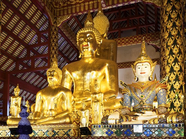 Golden Buddha statues