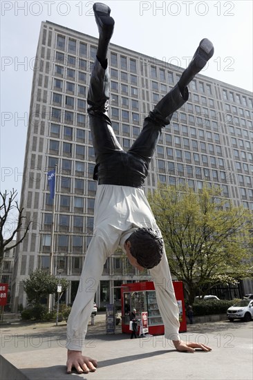 Sculpture A new successful day by Guillaume Bijl