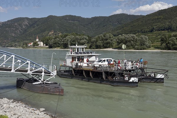 Car ferry at Spitz an der Donau