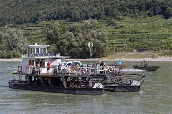 Car ferry at Spitz an der Donau