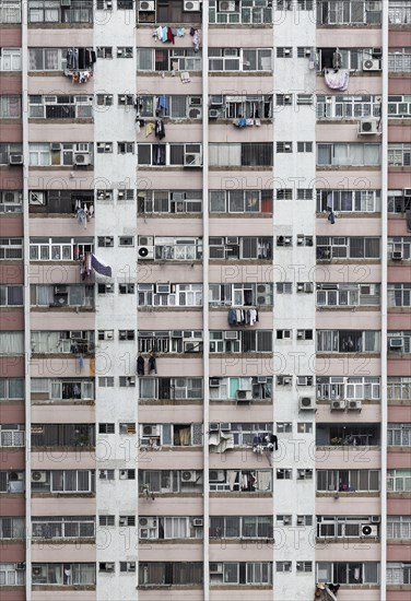 Sky scraper front with external air conditioners