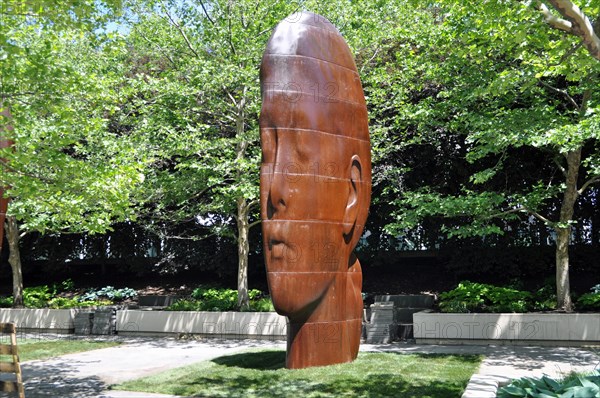 Laura sculpture by Jaume Plensa