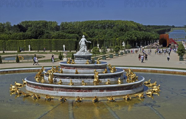 Latona fountain and metal horn of the artist Anish Kapoor in the castle gardens