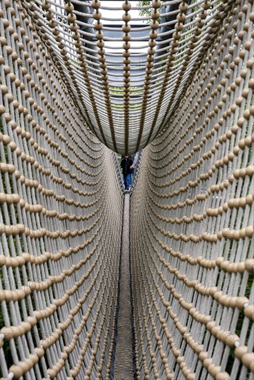Rope tunnel