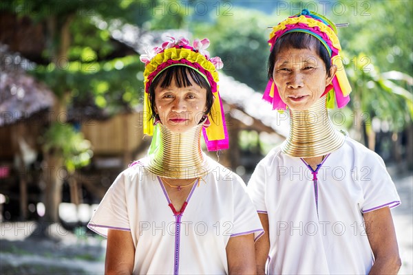 Two Kayan women