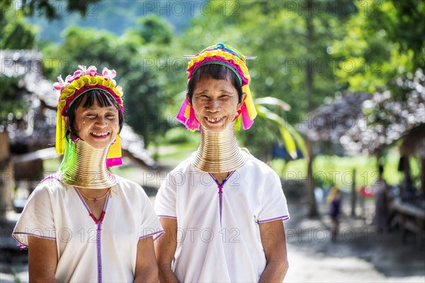 Two Kayan women